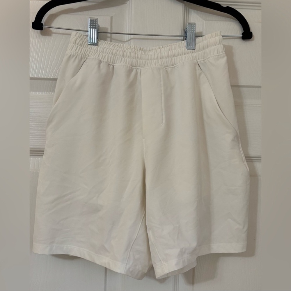 Lululemon Men’s White Pace Breaker Lined Short 7" XS